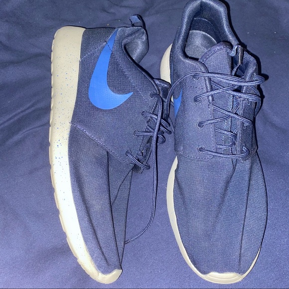 Nike Roshes - Picture 1 of 5